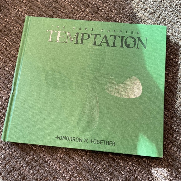 Tomorrow x Together Photobook & CD Set! - Picture 4 of 9